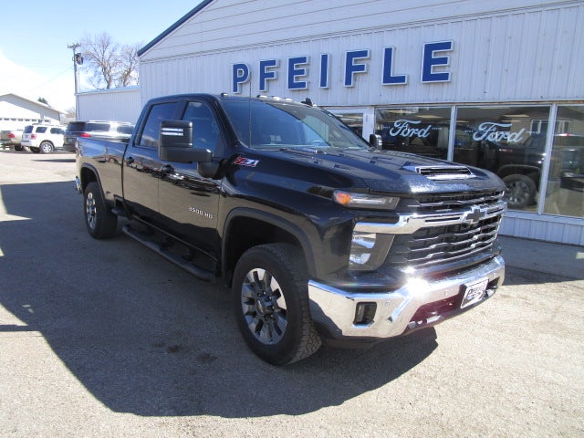 2025 Chevrolet Silverado HD LT 4WD Crew Cab Standard Box SRW's photo