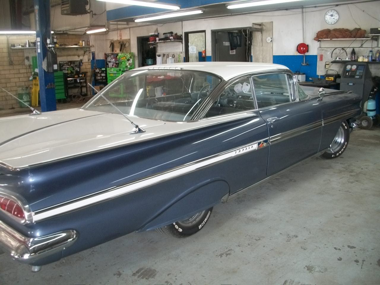 1959 Chevrolet Impala - Side View