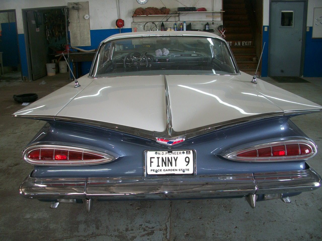 1959 Chevrolet Impala - Engine View